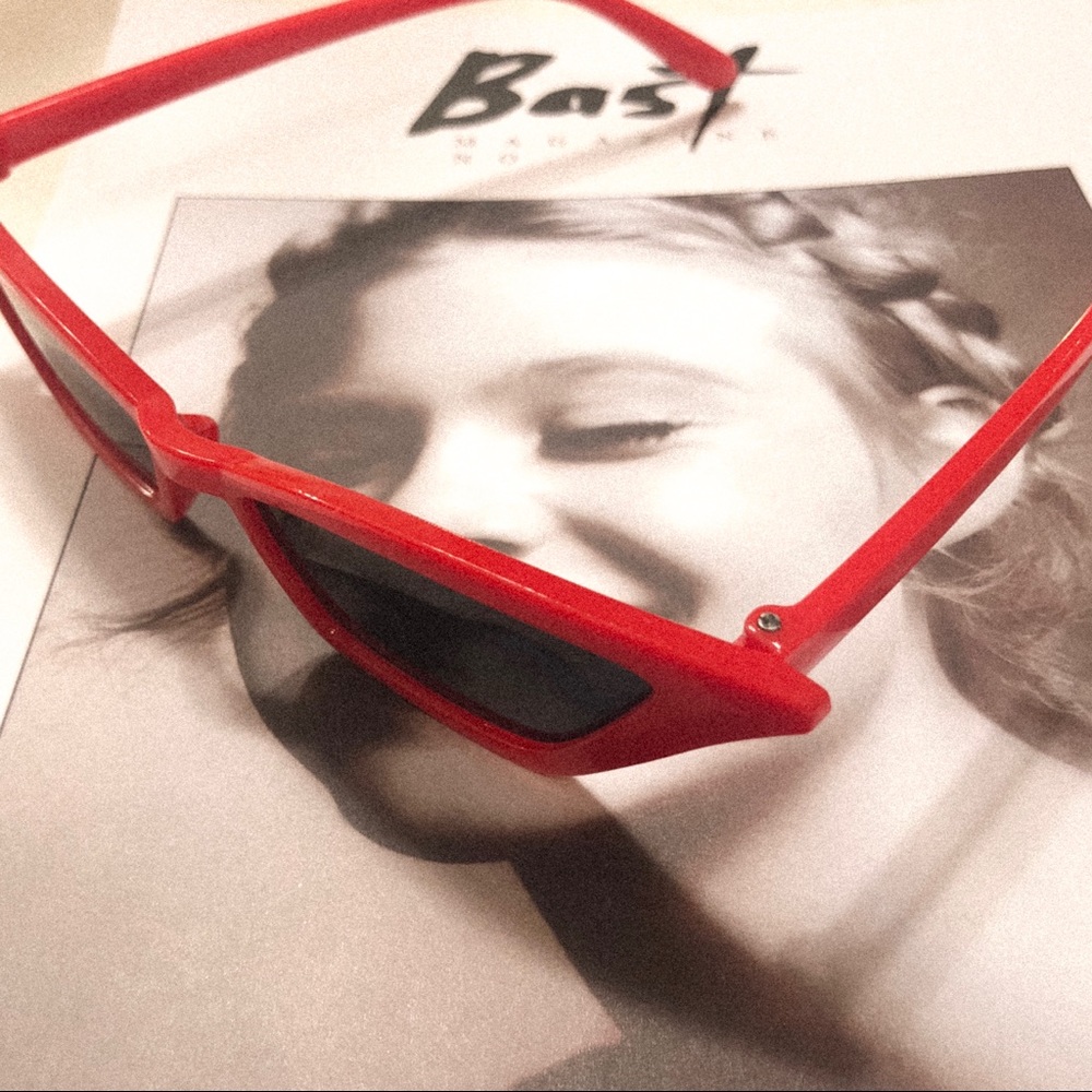 🕶 Chic Retro Slim Cat Eye Sunglasses 🕶 - Picture 6 of 8